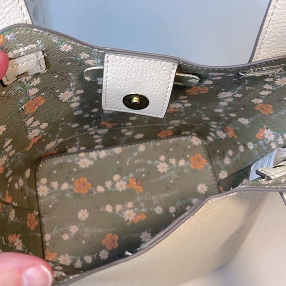 Steve Madden White Leather Breece Satchel Crossbody with matching Cosmetic bag - Picture 6 of 12